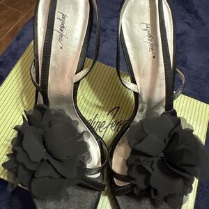 Jacqueline Ferrar Strappy Black Heels with Floral Accent size 11